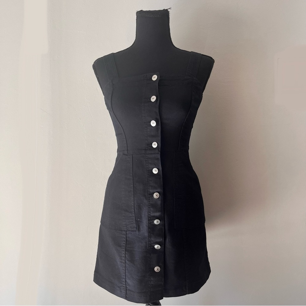 Button up dress with a square neck line